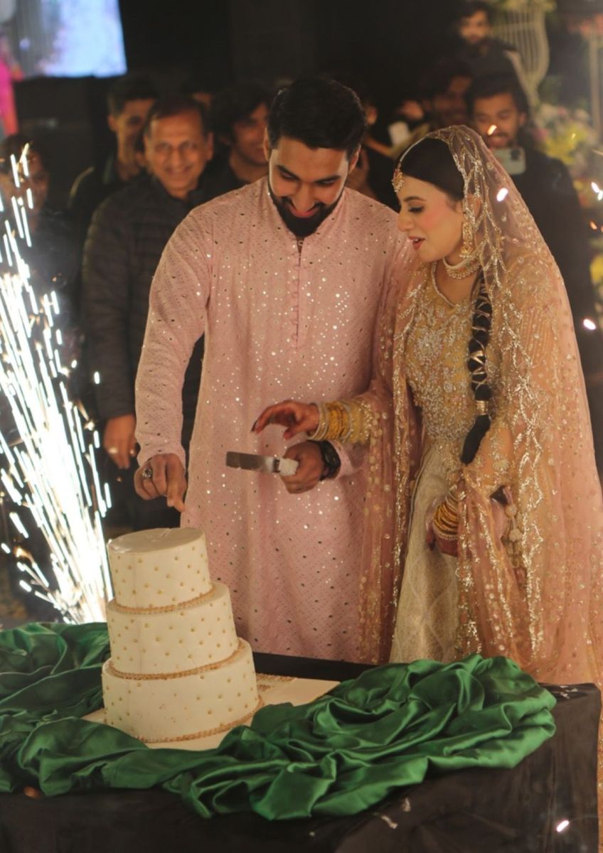 Couple cutting the cake