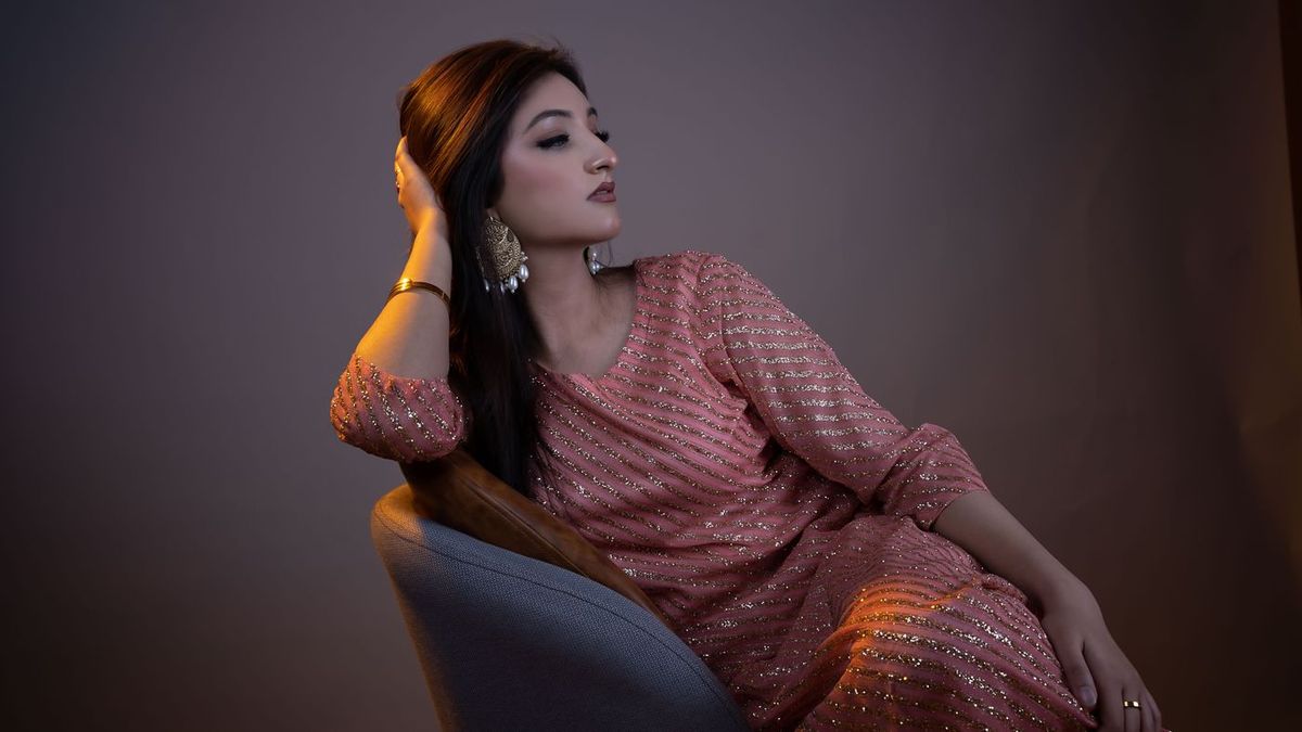 Portrait in soft pink shimmer