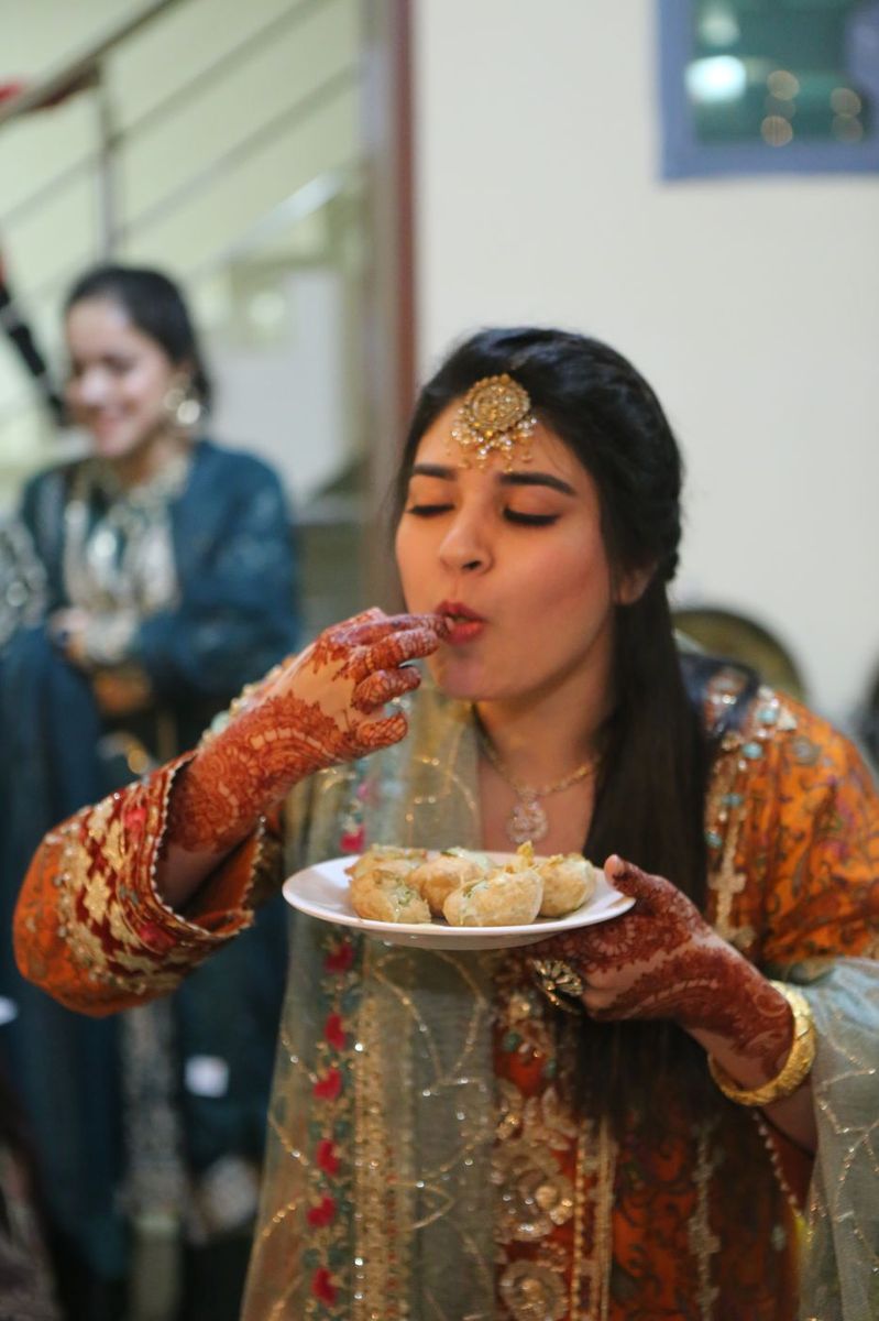 Candid mehndi moment