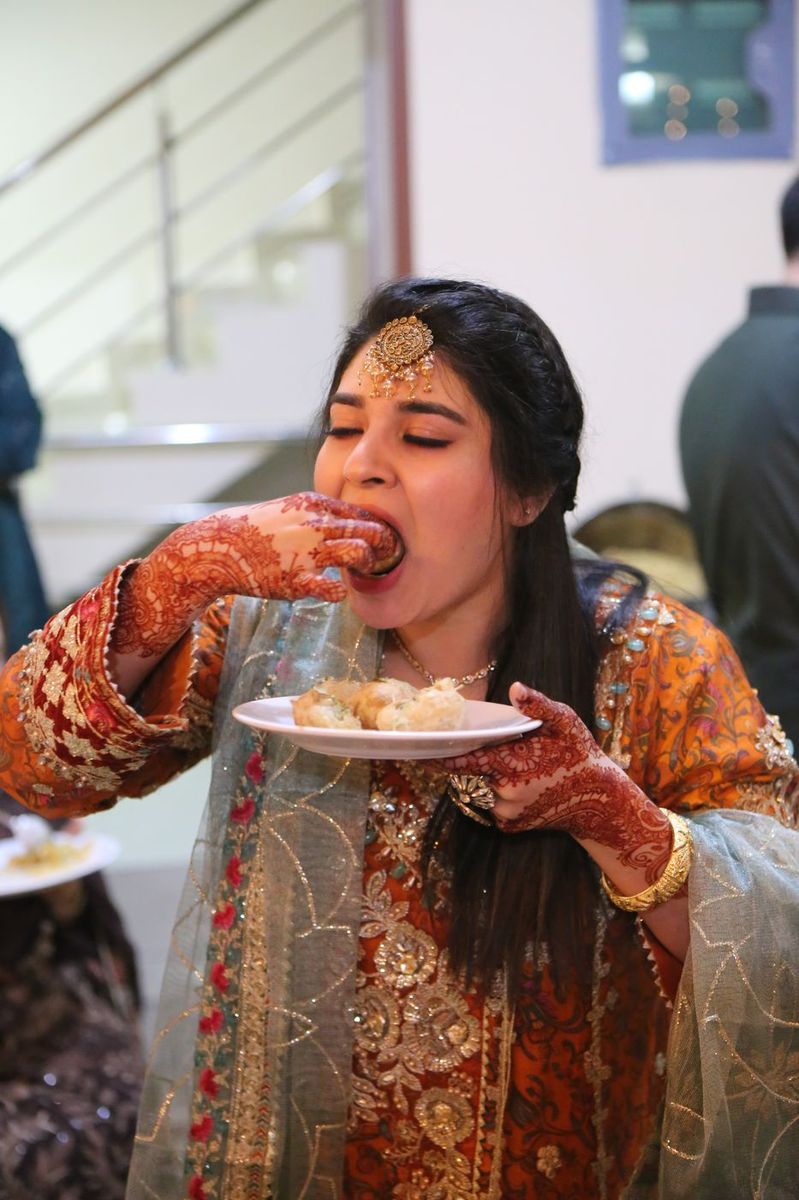 Candid mehndi moment