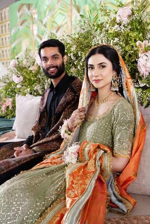 Bridal couple in green and gold